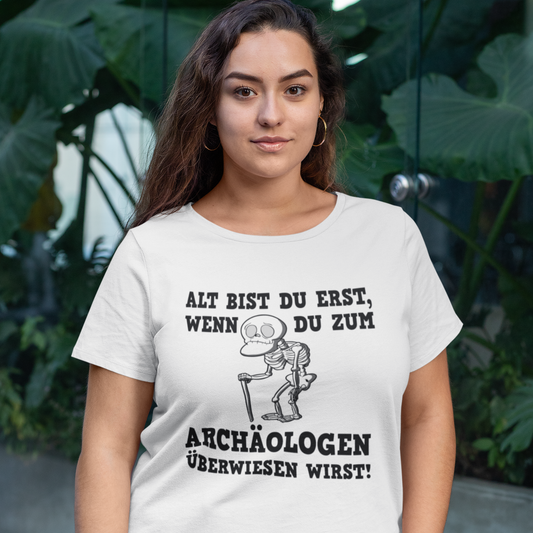 Alt bist du erst, wenn du zum Archäologen überwiesen wirst - Oversize Tshirt - 100% organische Baumwolle